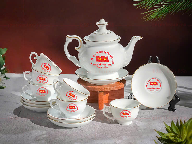 Ấm chén quà tặng đại hội Đảng
