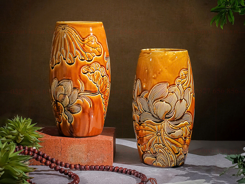 Lọ hoa Bát Tràng men hoàng thổ họa tiết sen nở