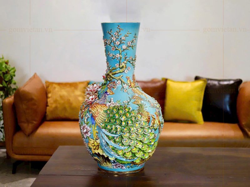 Bình tỏi đắp nổi chim công và hoa mẫu đơn men màu