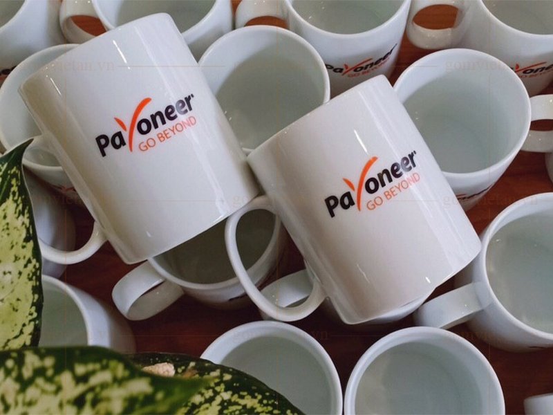 Cốc sứ bát tràng in logo làm quà tặng