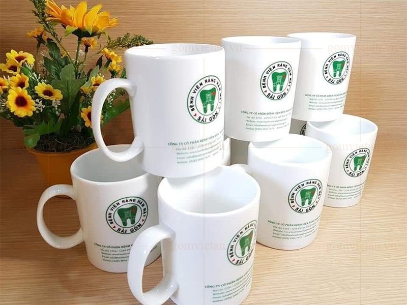 Cốc sứ bát tràng in logo làm quà tặng